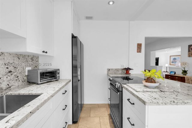 6387 SW 42nd St, South Miami, FL 33155