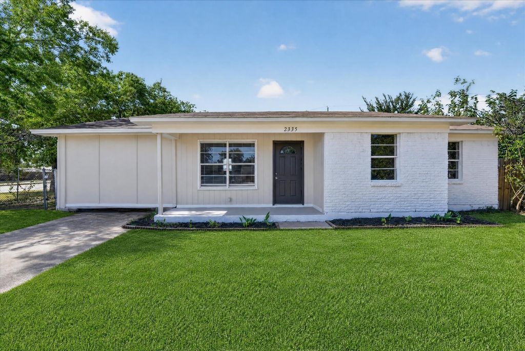 2335 Loyce Drive, Mesquite, TX 75149