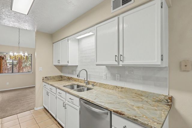 6016 Whisperwood Court NE, Albuquerque, NM 87109