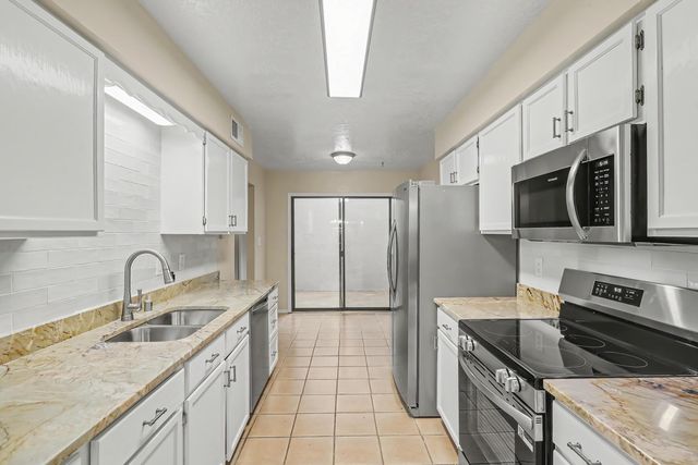 6016 Whisperwood Court NE, Albuquerque, NM 87109