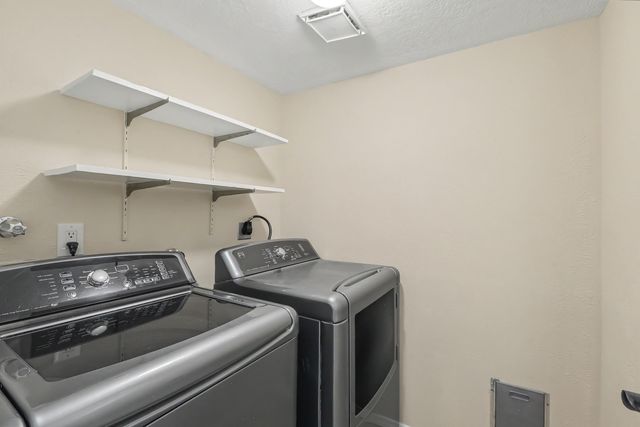 6016 Whisperwood Court NE, Albuquerque, NM 87109