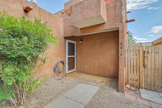 6016 Whisperwood Court NE, Albuquerque, NM 87109