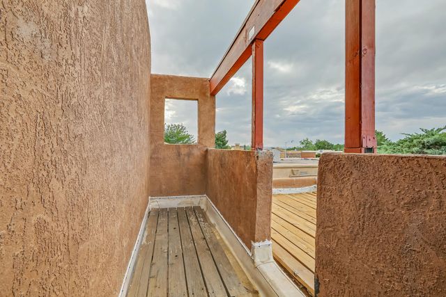 6016 Whisperwood Court NE, Albuquerque, NM 87109