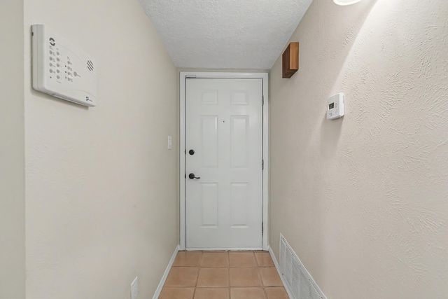 6016 Whisperwood Court NE, Albuquerque, NM 87109