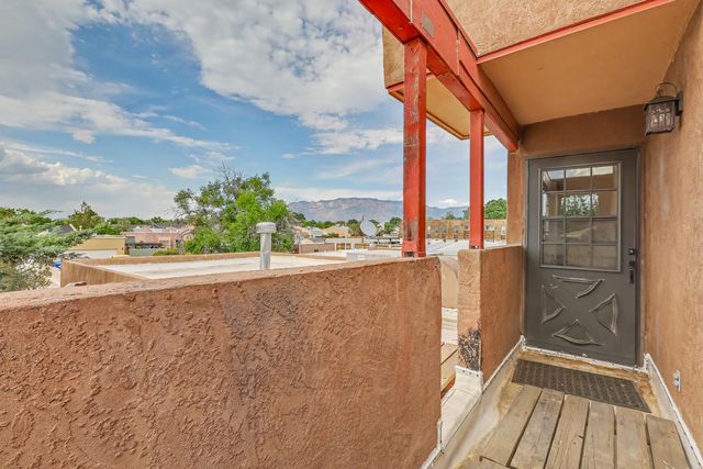 6016 Whisperwood Court NE, Albuquerque, NM 87109
