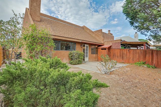 6016 Whisperwood Court NE, Albuquerque, NM 87109