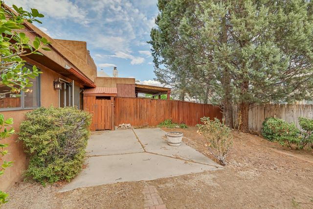 6016 Whisperwood Court NE, Albuquerque, NM 87109