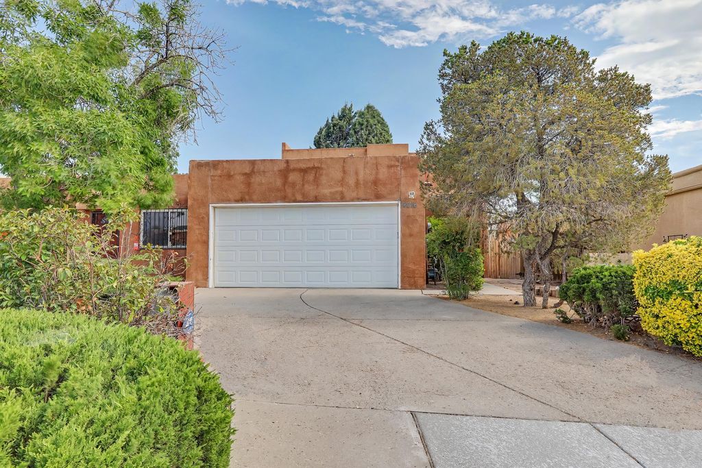 6016 Whisperwood Court NE, Albuquerque, NM 87109