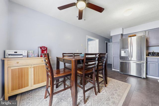 16 E LAKEVIEW DR, Littlestown, PA 17340