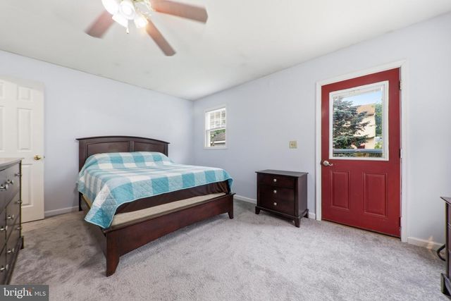 16 E LAKEVIEW DR, Littlestown, PA 17340