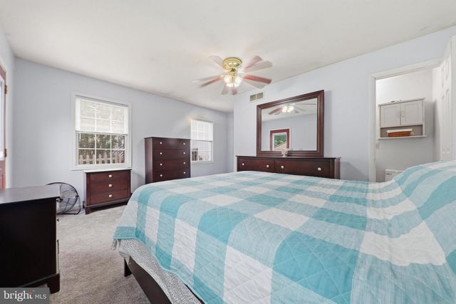 16 E LAKEVIEW DR, Littlestown, PA 17340