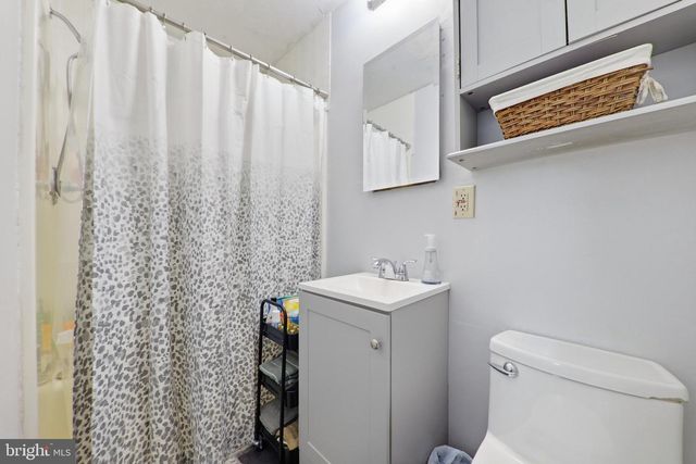16 E LAKEVIEW DR, Littlestown, PA 17340