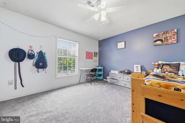 16 E LAKEVIEW DR, Littlestown, PA 17340