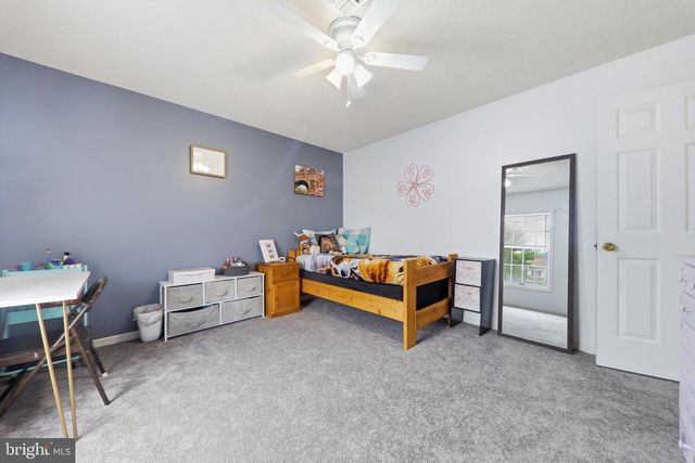 16 E LAKEVIEW DR, Littlestown, PA 17340