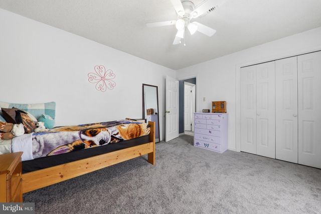 16 E LAKEVIEW DR, Littlestown, PA 17340