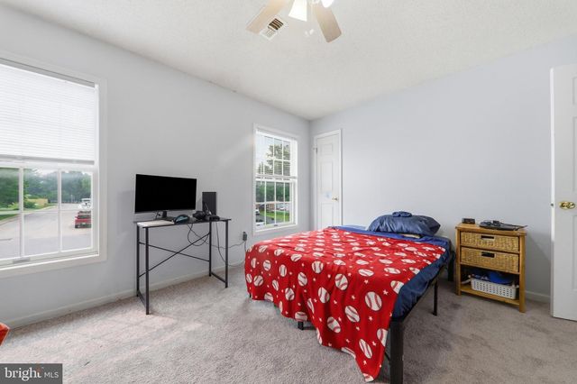 16 E LAKEVIEW DR, Littlestown, PA 17340