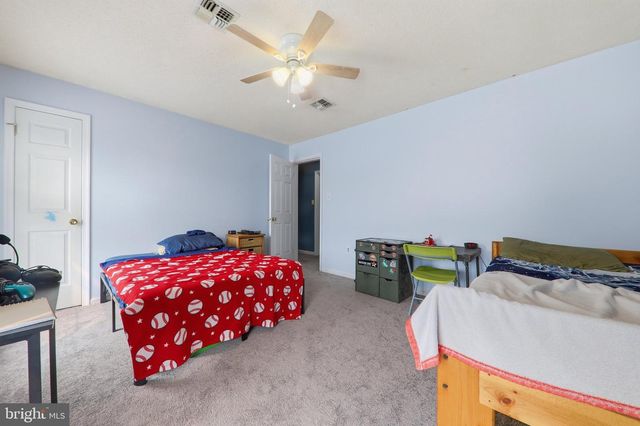16 E LAKEVIEW DR, Littlestown, PA 17340