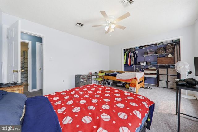 16 E LAKEVIEW DR, Littlestown, PA 17340