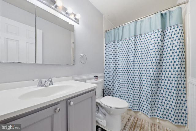16 E LAKEVIEW DR, Littlestown, PA 17340