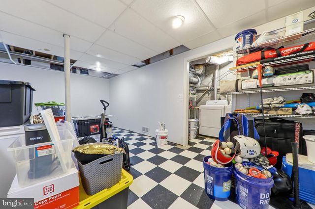 16 E LAKEVIEW DR, Littlestown, PA 17340