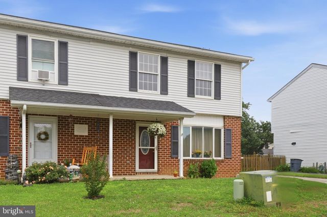 16 E LAKEVIEW DR, Littlestown, PA 17340