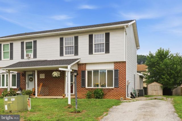 16 E LAKEVIEW DR, Littlestown, PA 17340
