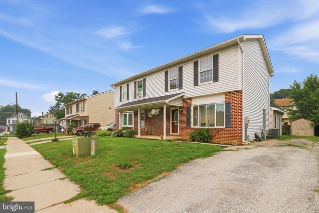 16 E LAKEVIEW DR, Littlestown, PA 17340