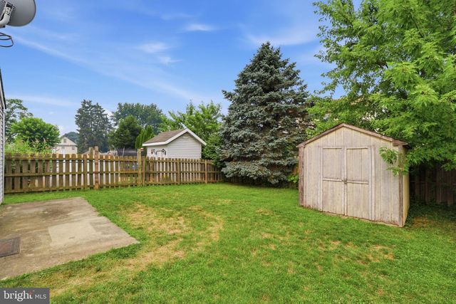 16 E LAKEVIEW DR, Littlestown, PA 17340