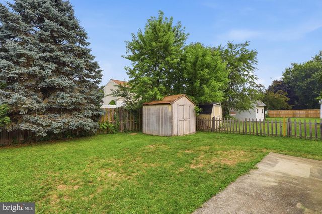 16 E LAKEVIEW DR, Littlestown, PA 17340