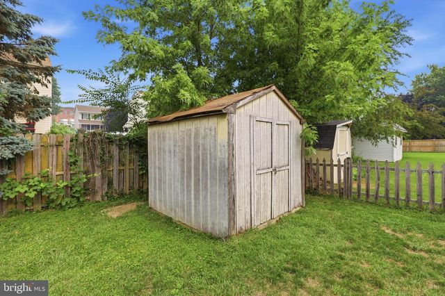 16 E LAKEVIEW DR, Littlestown, PA 17340
