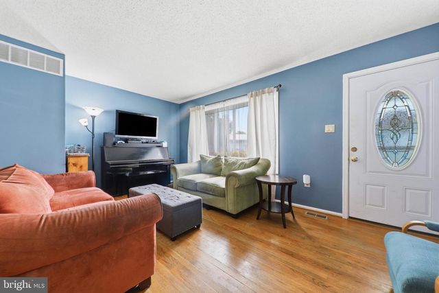16 E LAKEVIEW DR, Littlestown, PA 17340
