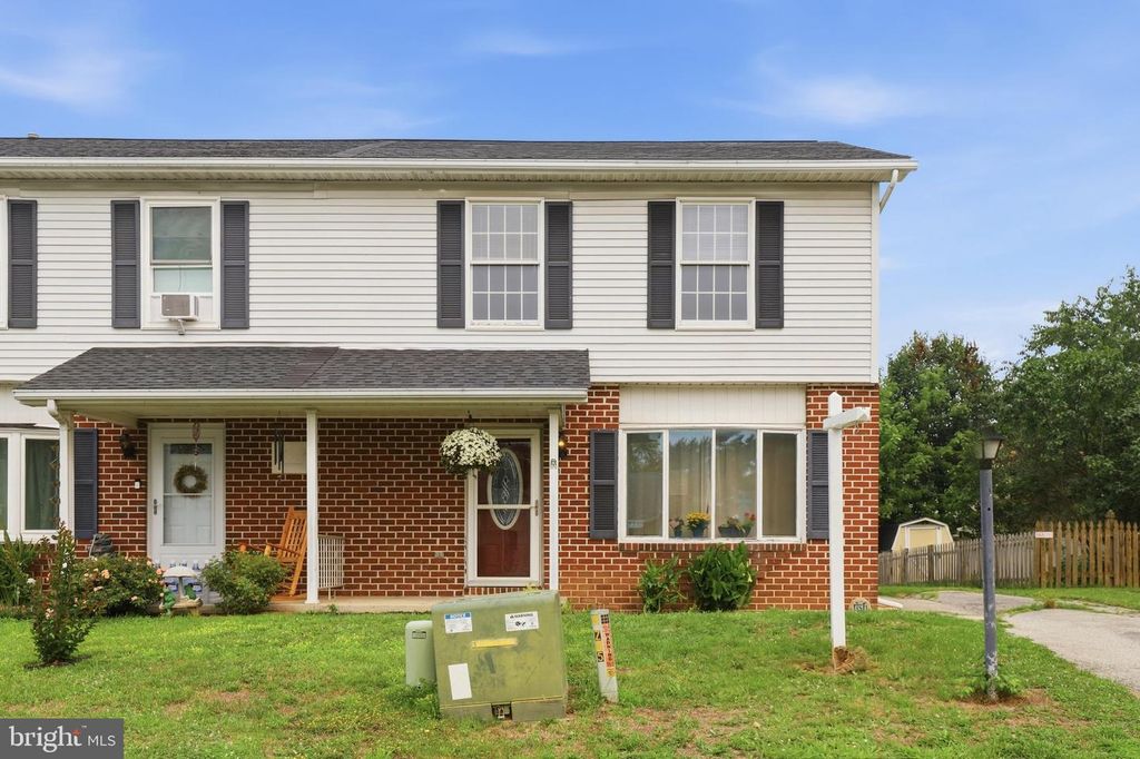 16 E LAKEVIEW DR, Littlestown, PA 17340