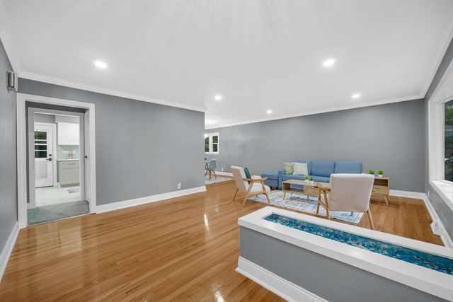 8228 Greenwood Avenue, Munster, IN 46321