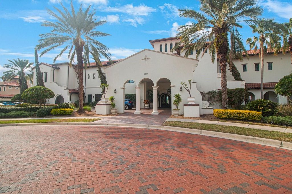Image 2 of property listing at 4884 YACHT CLUB DRIVE, Tampa, FL 33616
