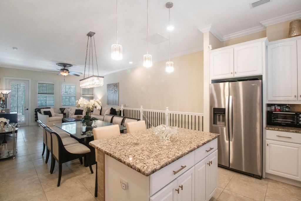 Image 14 of property listing at 4884 YACHT CLUB DRIVE, Tampa, FL 33616