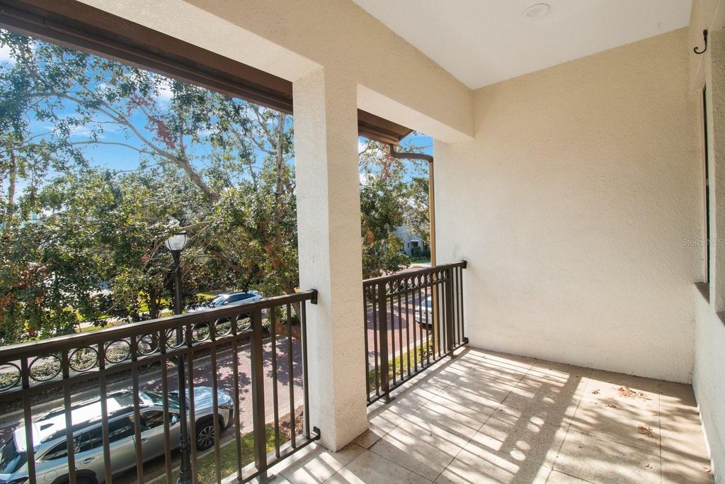 Image 18 of property listing at 4884 YACHT CLUB DRIVE, Tampa, FL 33616