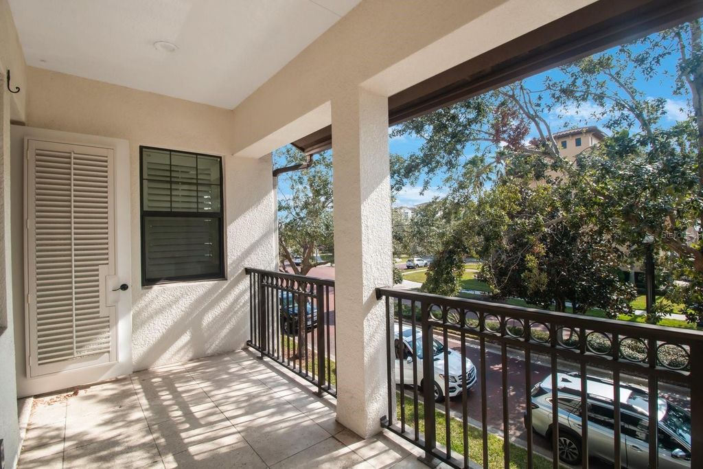 Image 19 of property listing at 4884 YACHT CLUB DRIVE, Tampa, FL 33616