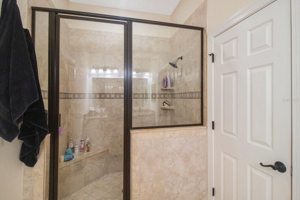 Image 22 of property listing at 4884 YACHT CLUB DRIVE, Tampa, FL 33616