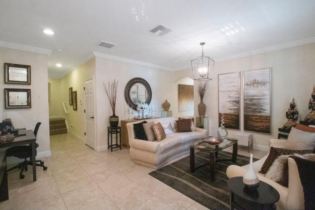 Image 24 of property listing at 4884 YACHT CLUB DRIVE, Tampa, FL 33616