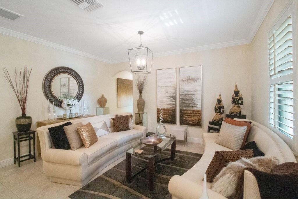 Image 25 of property listing at 4884 YACHT CLUB DRIVE, Tampa, FL 33616
