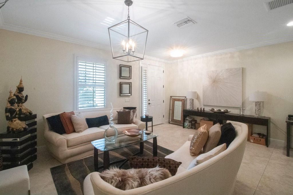 Image 26 of property listing at 4884 YACHT CLUB DRIVE, Tampa, FL 33616