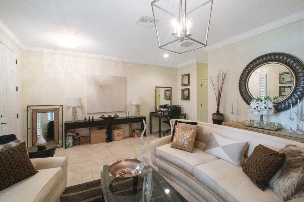 Image 27 of property listing at 4884 YACHT CLUB DRIVE, Tampa, FL 33616