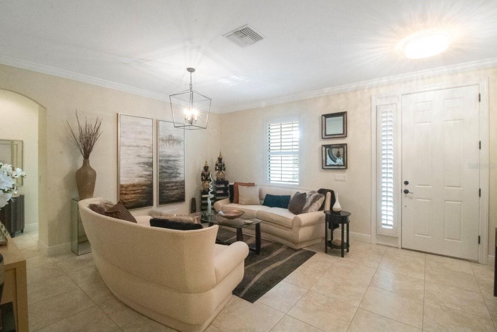 Image 28 of property listing at 4884 YACHT CLUB DRIVE, Tampa, FL 33616
