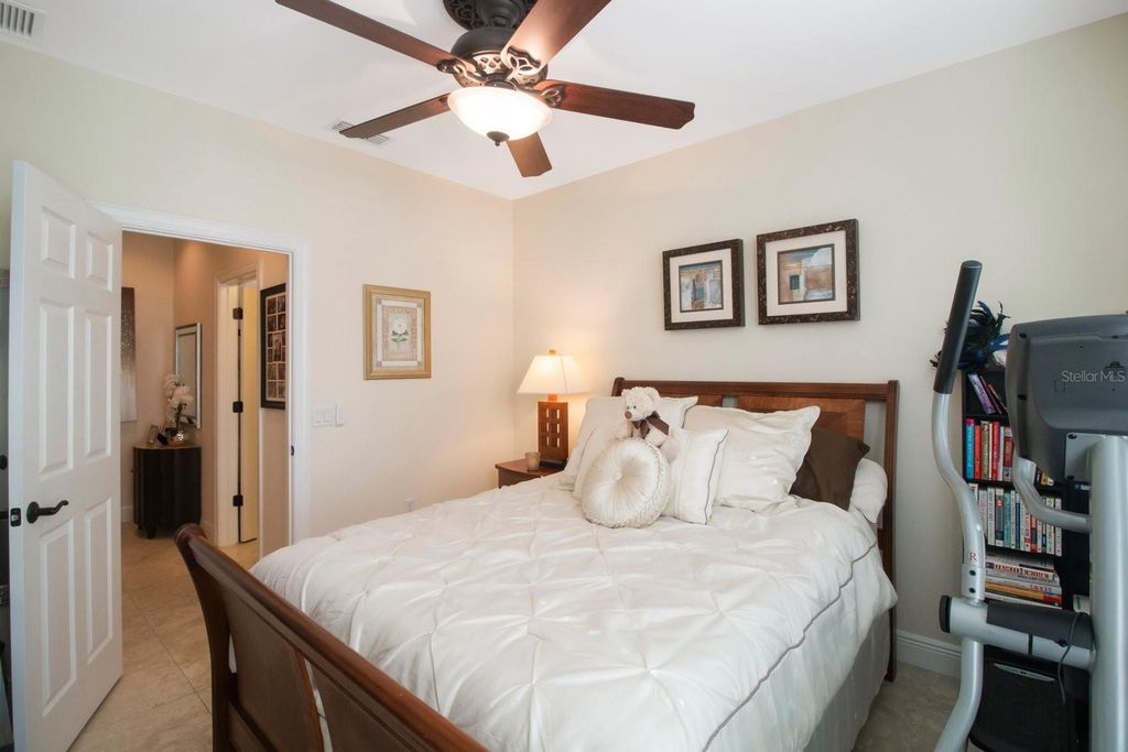 Image 29 of property listing at 4884 YACHT CLUB DRIVE, Tampa, FL 33616