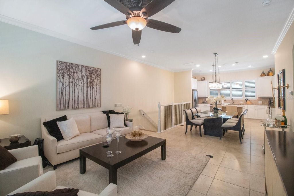 Image 4 of property listing at 4884 YACHT CLUB DRIVE, Tampa, FL 33616
