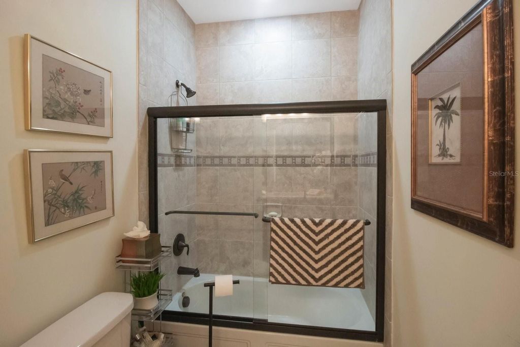 Image 32 of property listing at 4884 YACHT CLUB DRIVE, Tampa, FL 33616