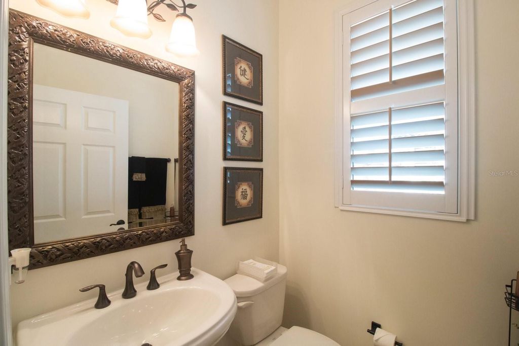 Image 33 of property listing at 4884 YACHT CLUB DRIVE, Tampa, FL 33616
