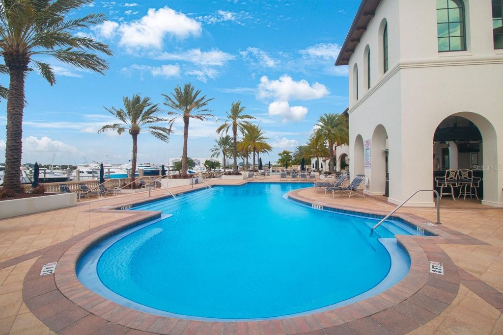 Image 38 of property listing at 4884 YACHT CLUB DRIVE, Tampa, FL 33616