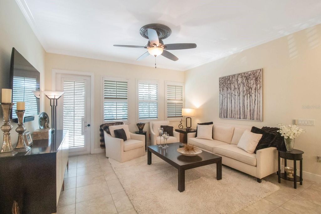 Image 6 of property listing at 4884 YACHT CLUB DRIVE, Tampa, FL 33616