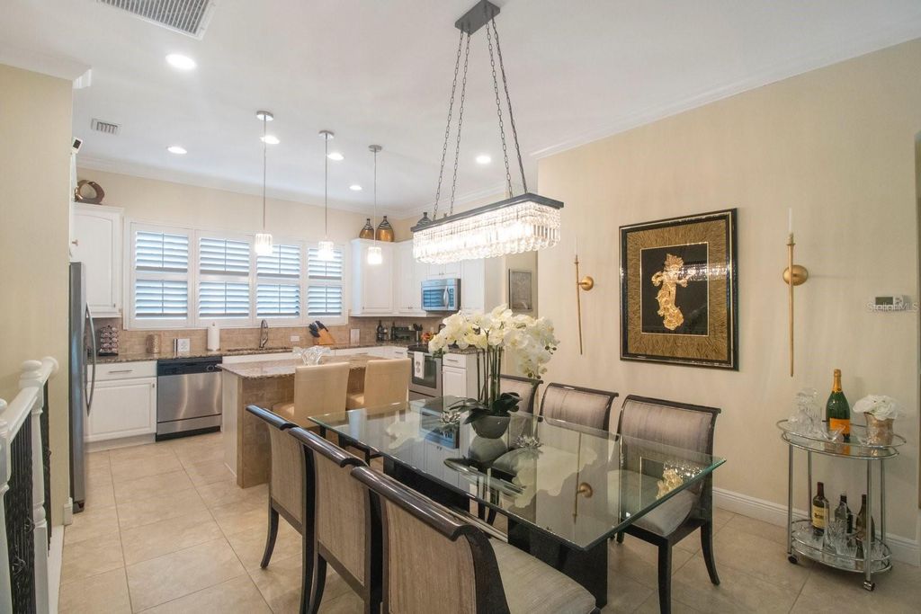 Image 9 of property listing at 4884 YACHT CLUB DRIVE, Tampa, FL 33616